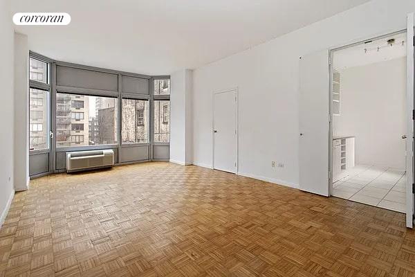 200 East 32nd Street 4E, Gramercy Park And Murray Hill, Downtown, NYC - 2 Bedrooms  
2 Bathrooms  
4 Rooms - 