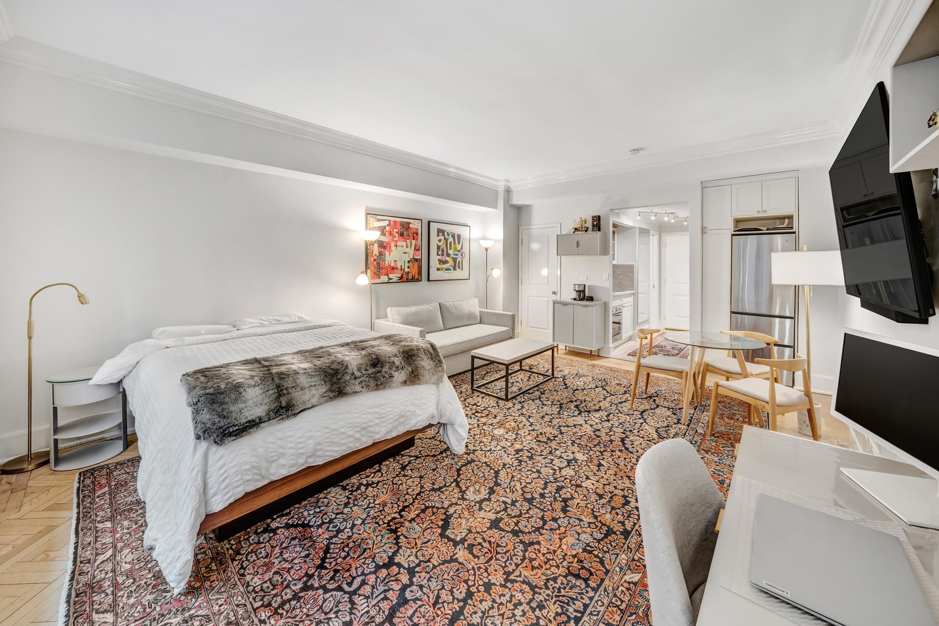 150 Central Park 907, Central Park South, Midtown West, NYC - 1 Bathrooms  
2 Rooms - 