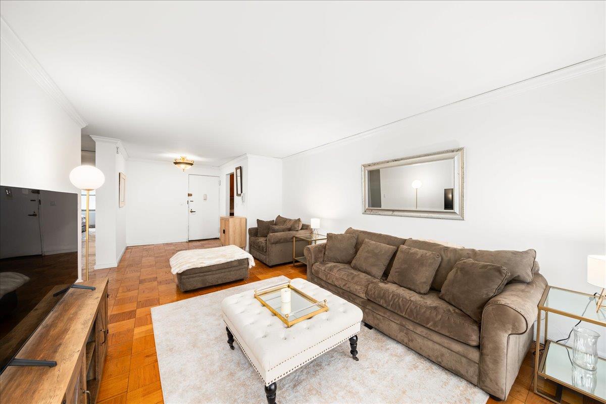 301 East 79th Street 22-S, Upper East Side, Upper East Side, NYC - 1 Bedrooms  
1 Bathrooms  
3 Rooms - 