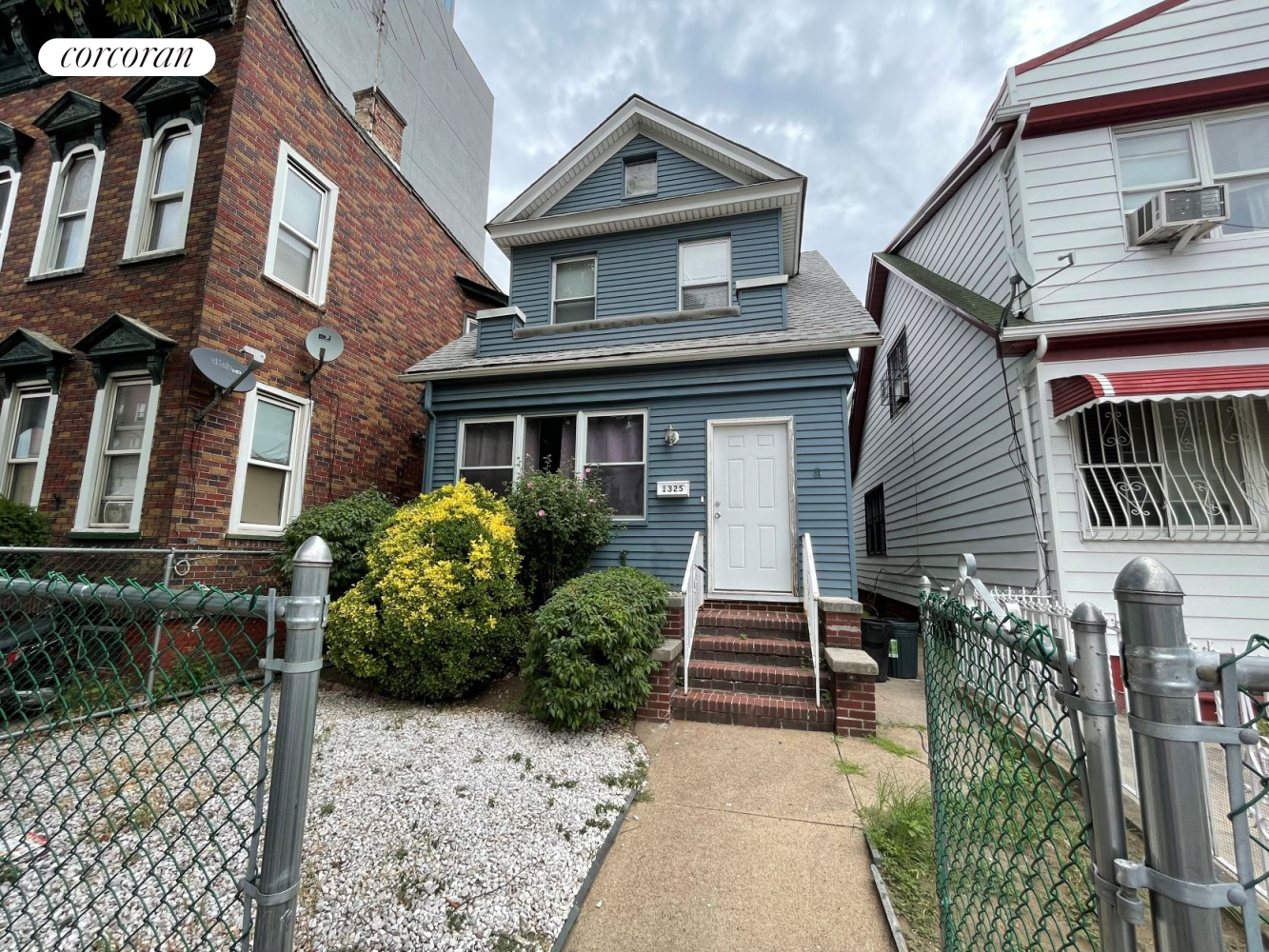 1325 New York Avenue, East Flatbush, Brooklyn, New York - 3 Bedrooms  
3.5 Bathrooms  
6 Rooms - 