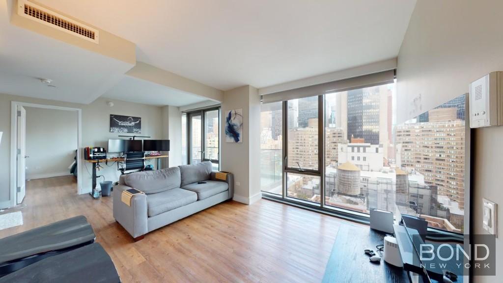 237 East 34th Street 1703, Murray Hill, Midtown East, NYC - 1 Bedrooms  
2 Bathrooms  
3 Rooms - 
