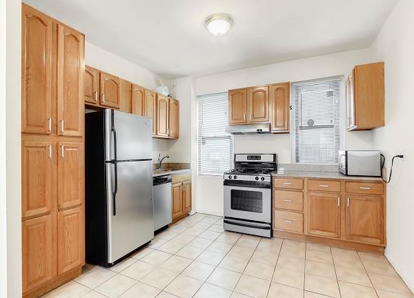 21-16 35th Street, Astoria, Queens, New York - 2 Bedrooms  
1 Bathrooms  
4 Rooms - 