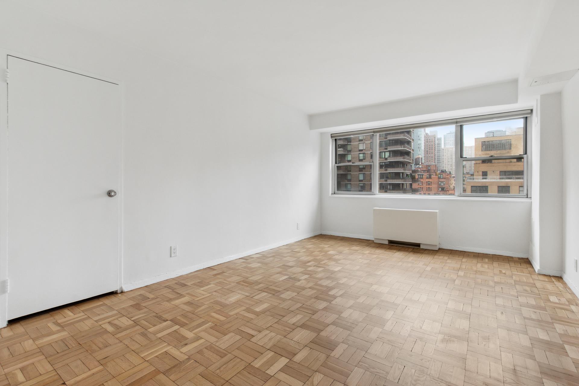 321 East 48th Street 14A, Turtle Bay, Midtown East, NYC - 2 Bedrooms  
1 Bathrooms  
5 Rooms - 