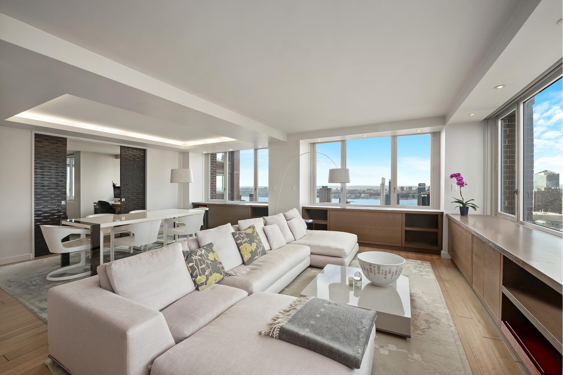 322 West 57th Street 42H, Hells Kitchen, Midtown West, NYC - 3 Bedrooms  
3.5 Bathrooms  
6 Rooms - 