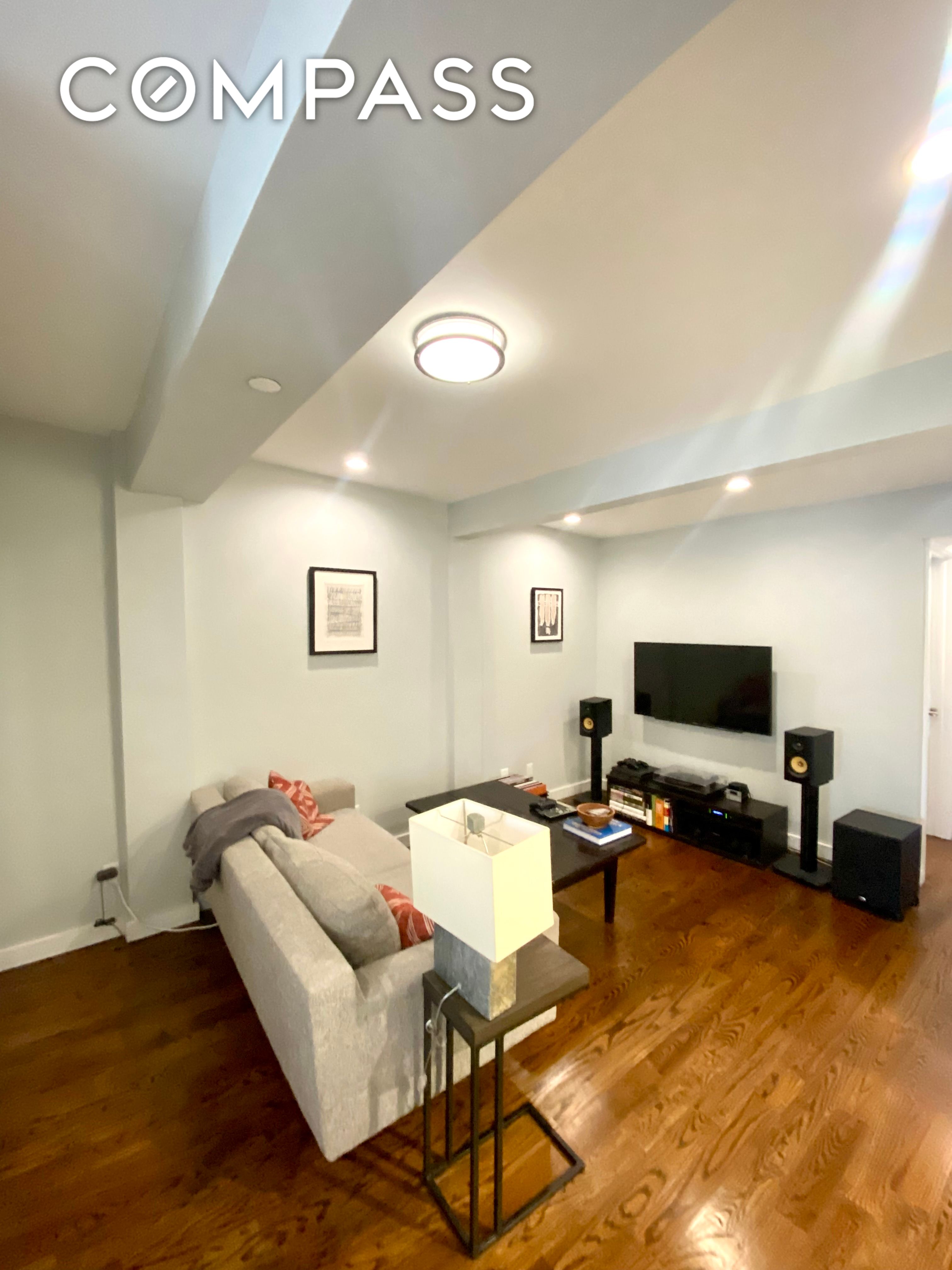 115 Ave C Ph, East Village, Downtown, NYC - 2 Bedrooms  
2 Bathrooms  
4 Rooms - 
