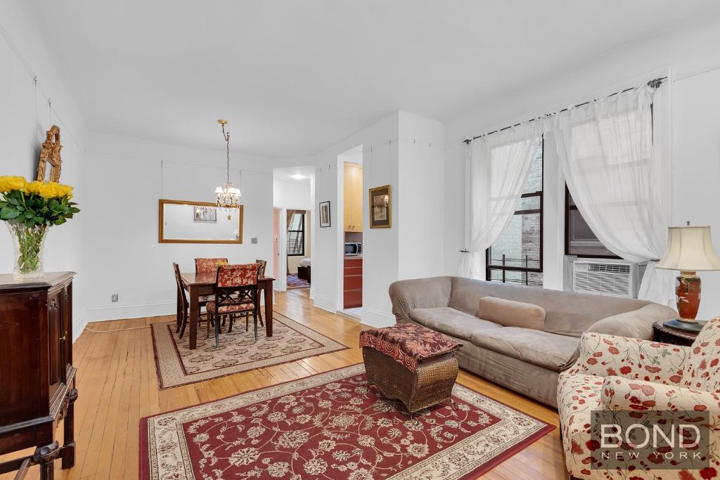 323 West 83rd Street 5D, Upper West Side, Upper West Side, NYC - 2 Bedrooms  
1 Bathrooms  
4 Rooms - 