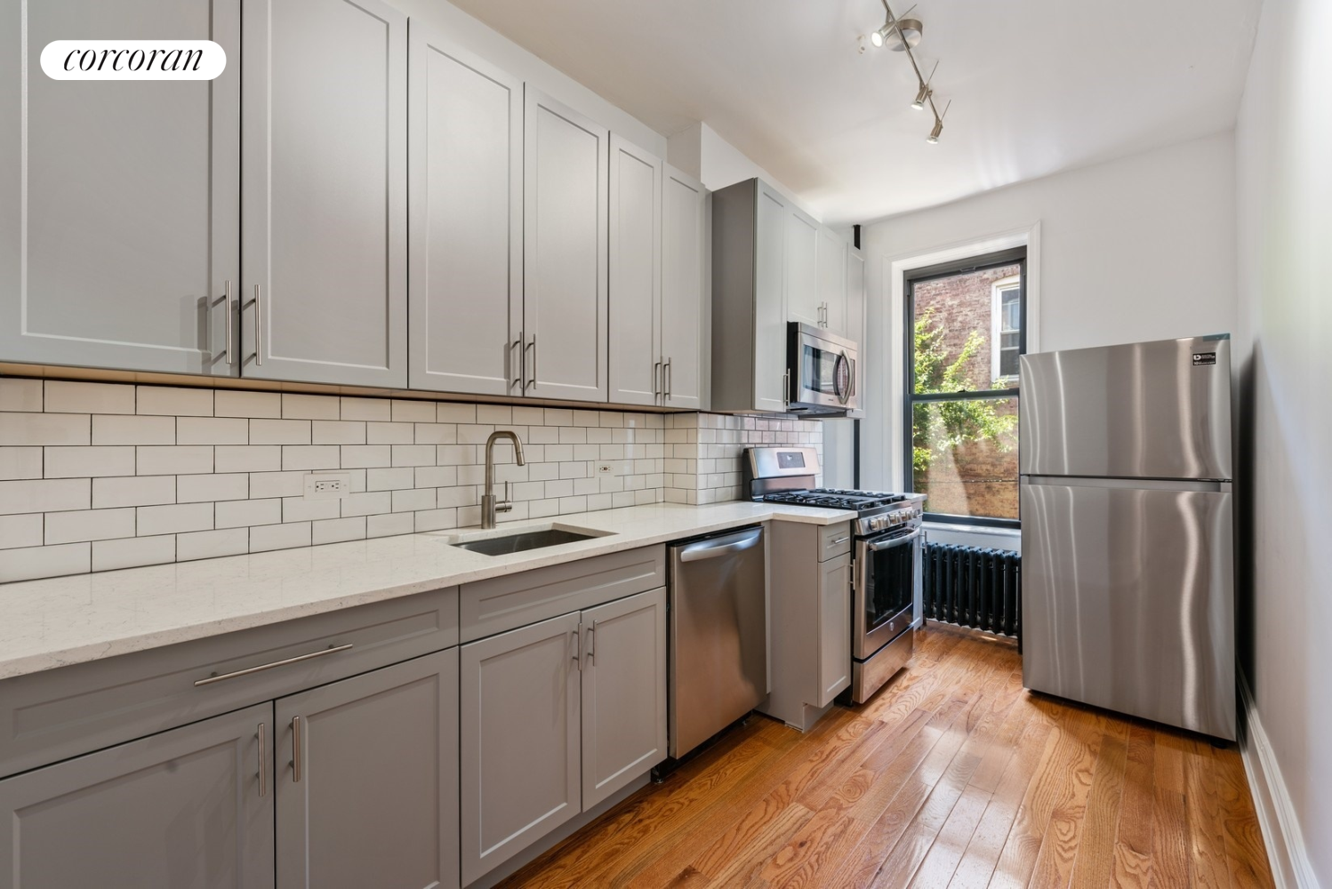 632 Central Avenue 2, Bushwick, Brooklyn, New York - 3 Bedrooms  
1 Bathrooms  
5 Rooms - 