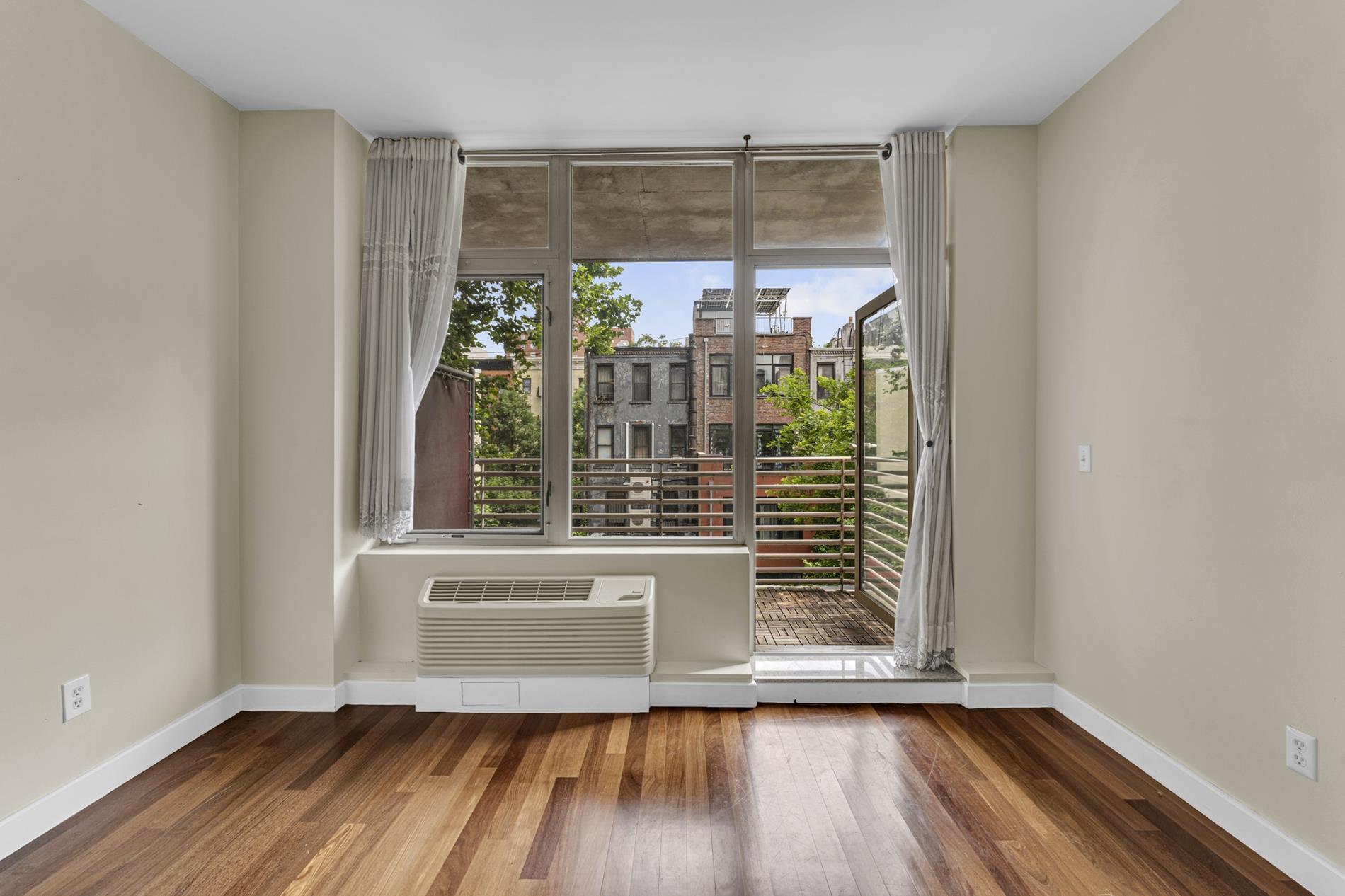 161 East 110th Street 3-E, East Harlem, Upper Manhattan, NYC - 2 Bedrooms  
1 Bathrooms  
4 Rooms - 