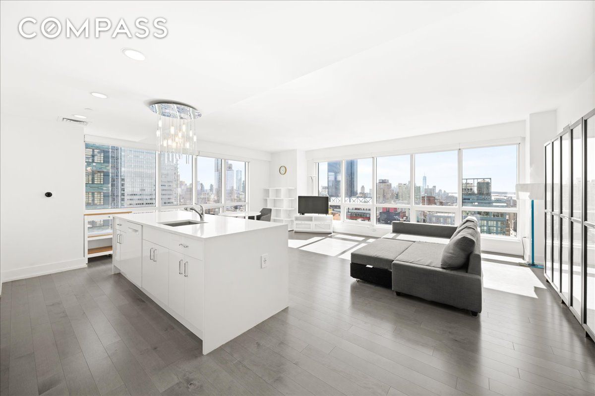 350 West 42nd Street 36G, Hell S Kitchen, Midtown West, NYC - 2 Bedrooms  
2 Bathrooms  
3 Rooms - 