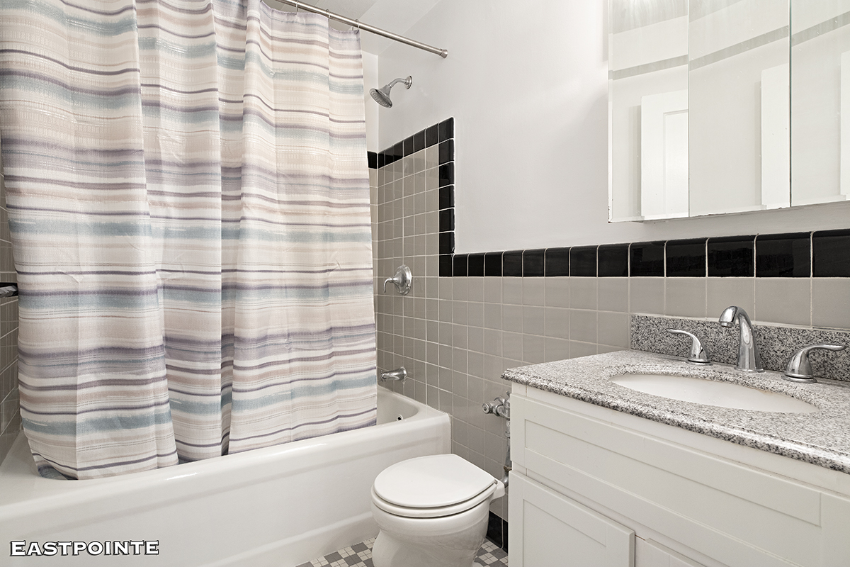 200 W 20TH Street, New York, NY 10011, 3 Rooms Rooms,1 BathroomBathrooms,Residential,For Sale,Kensington House,20TH,RPLU-205222923893