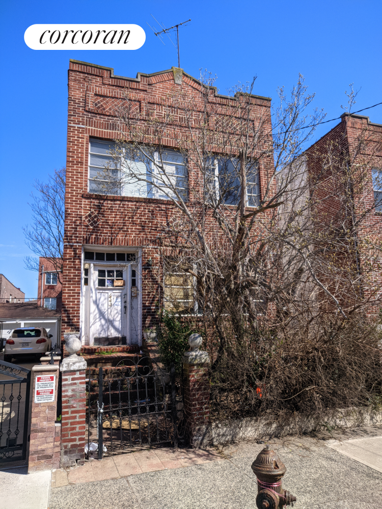 1443 Ovington Avenue, Bensonhurst, Brooklyn, New York - 4 Bedrooms  
3.5 Bathrooms  
10 Rooms - 