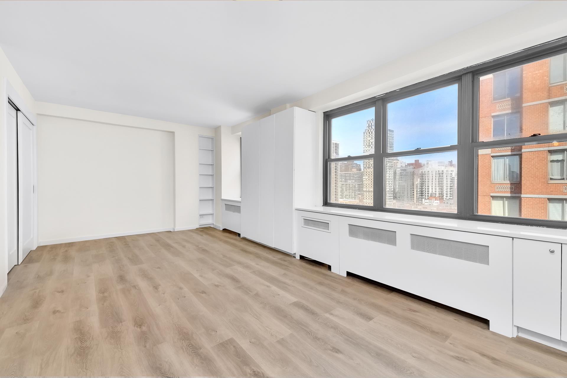 345 East 81st Street 20H, Yorkville, Upper East Side, NYC - 1 Bathrooms  
3 Rooms - 