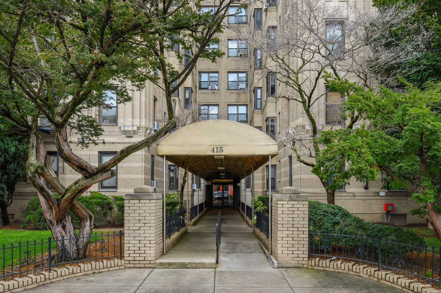 415 OCEAN Parkway, New York, NY 11218, 1 Bedroom Bedrooms, 3 Rooms Rooms,1 BathroomBathrooms,Residential,For Sale,OCEAN,RPLU-771022875051