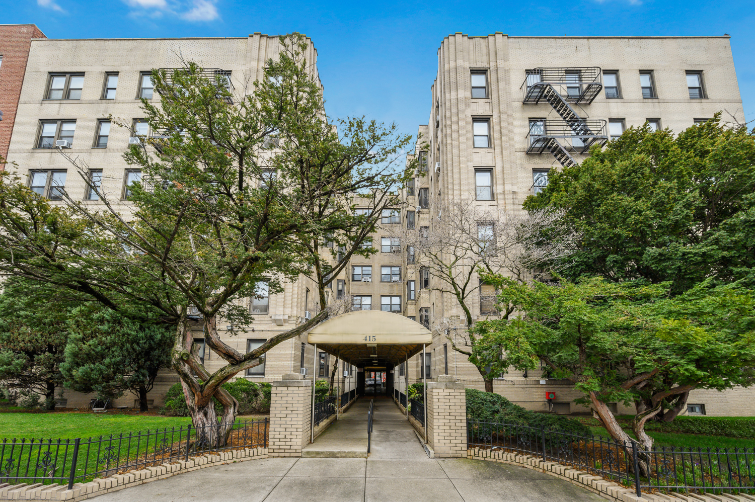 415 OCEAN Parkway, New York, NY 11218, 1 Bedroom Bedrooms, 3 Rooms Rooms,1 BathroomBathrooms,Residential,For Sale,OCEAN,RPLU-771022875051