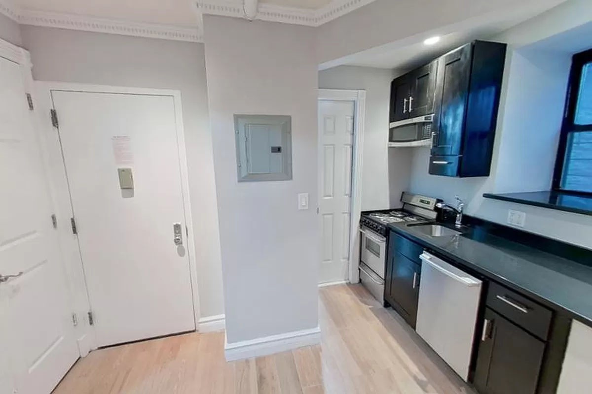 326 East 35th Street 51, Murray Hill, Midtown East, NYC - 1 Bedrooms  
1 Bathrooms  
3 Rooms - 