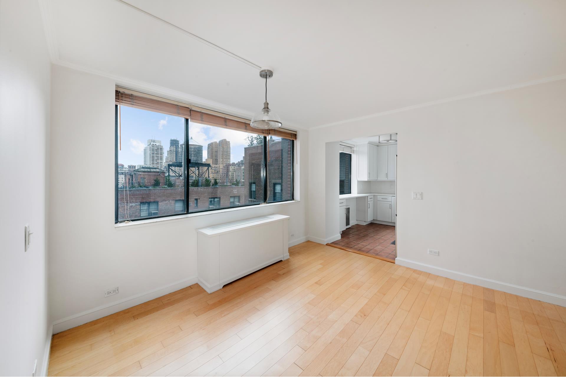 45 West 67th Street 12C, Lincoln Sq, Upper West Side, NYC - 2 Bedrooms  
1.5 Bathrooms  
4 Rooms - 