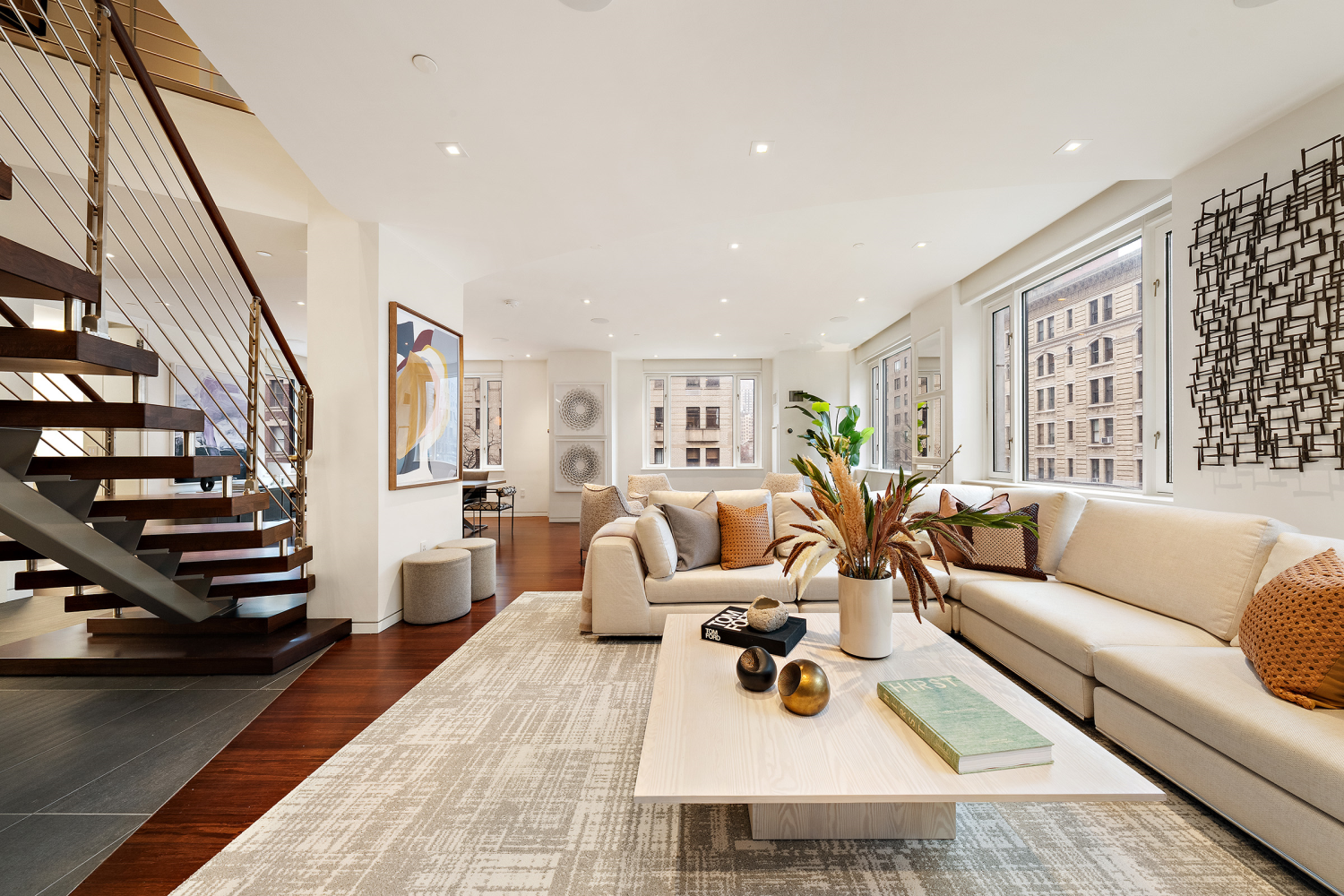 21 East 96th Street 3rd/4th, Carnegie Hill, Upper East Side, NYC - 6 Bedrooms  
5.5 Bathrooms  
14 Rooms - 
