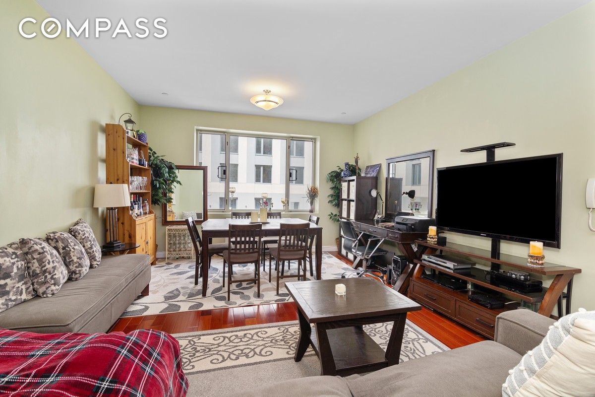 Photo 1 of 30-85 Vernon Boulevard, Astoria, New York, $615,000, Web #: 1063403295