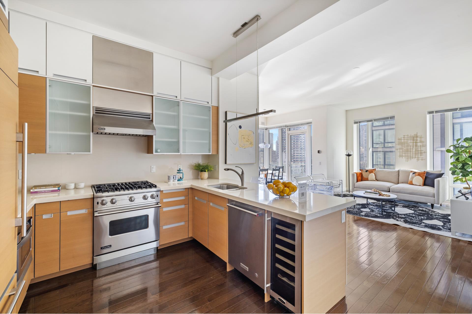 303 East 77th Street 16B, Lenox Hill, Upper East Side, NYC - 3 Bedrooms  
2.5 Bathrooms  
6 Rooms - 