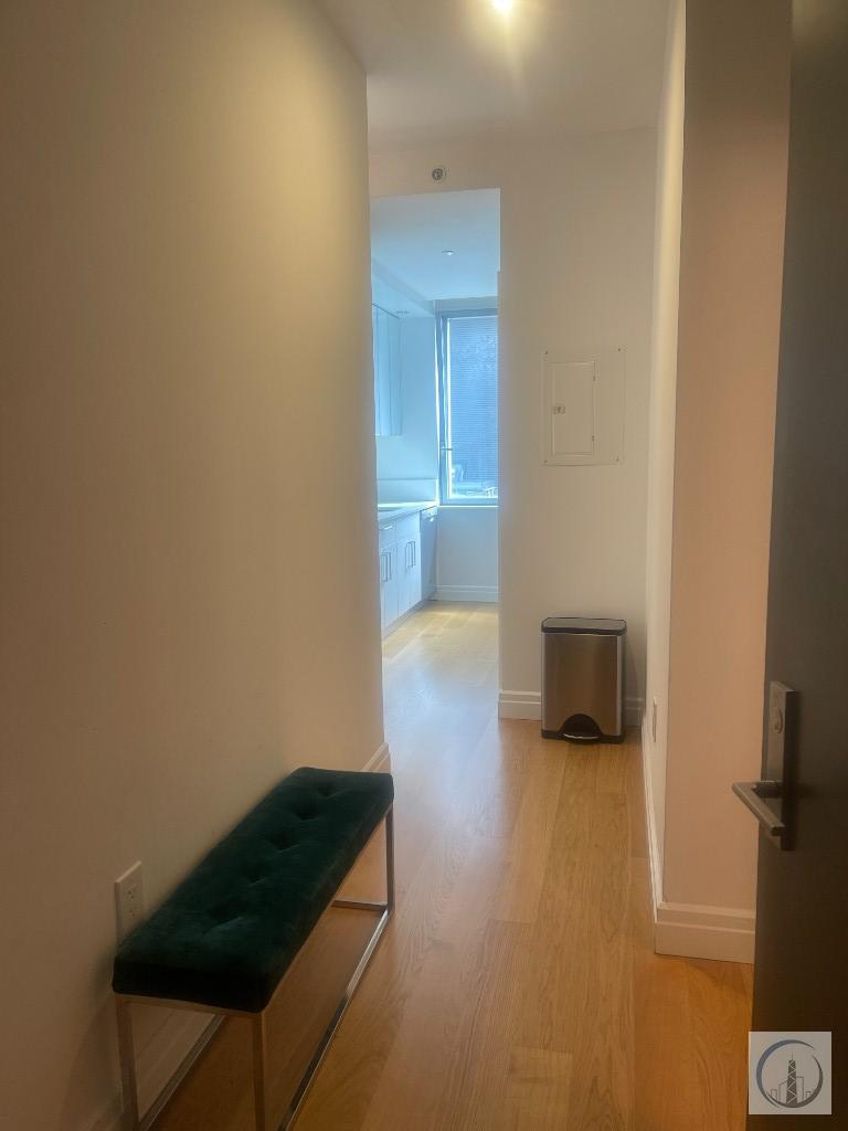 550 West 54th Street 905, Midtown West, Midtown West, NYC - 1 Bedrooms  
1 Bathrooms  
3 Rooms - 