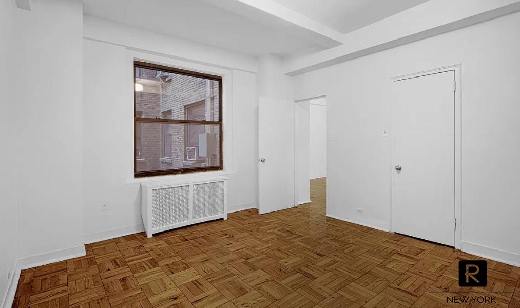 160 West 71st Street 4-B, Lincoln Square, Upper West Side, NYC - 1 Bedrooms  
1 Bathrooms  
3 Rooms - 