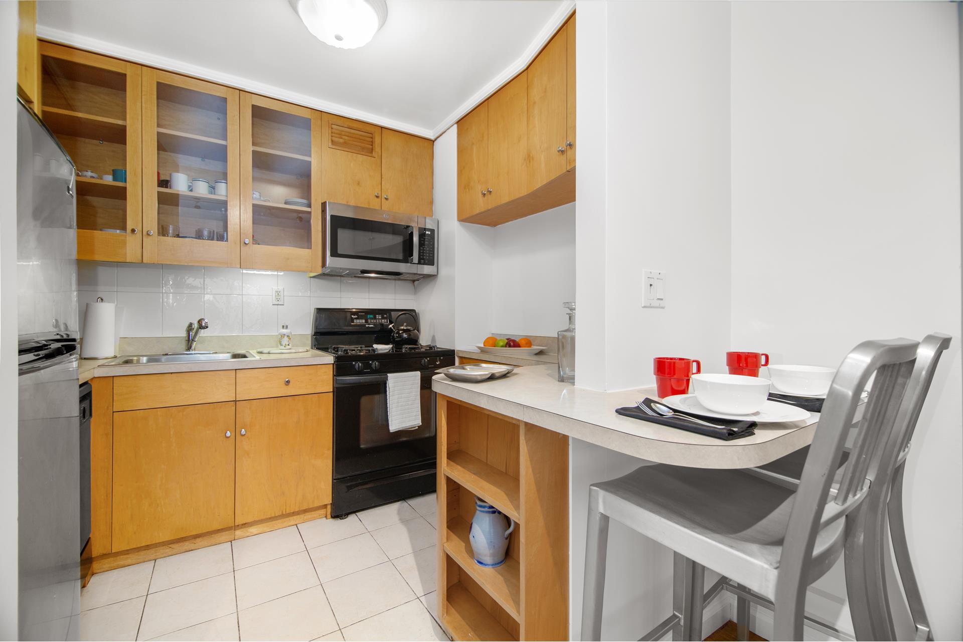 301 East 69th Street 5G, Lenox Hill, Upper East Side, NYC - 2 Bedrooms  
1 Bathrooms  
4 Rooms - 