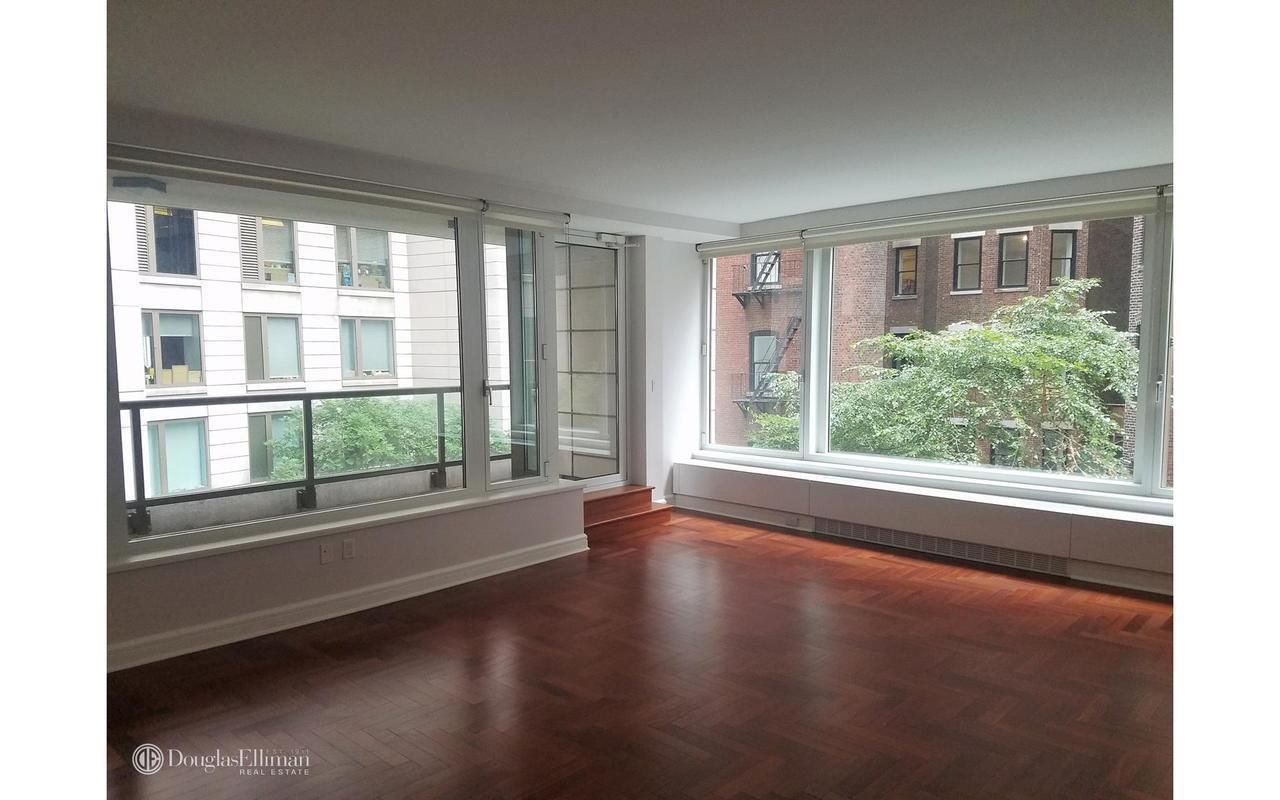 240 Riverside Boulevard 4O, Lincoln Sq, Upper West Side, NYC - 2 Bedrooms  
2 Bathrooms  
4 Rooms - 