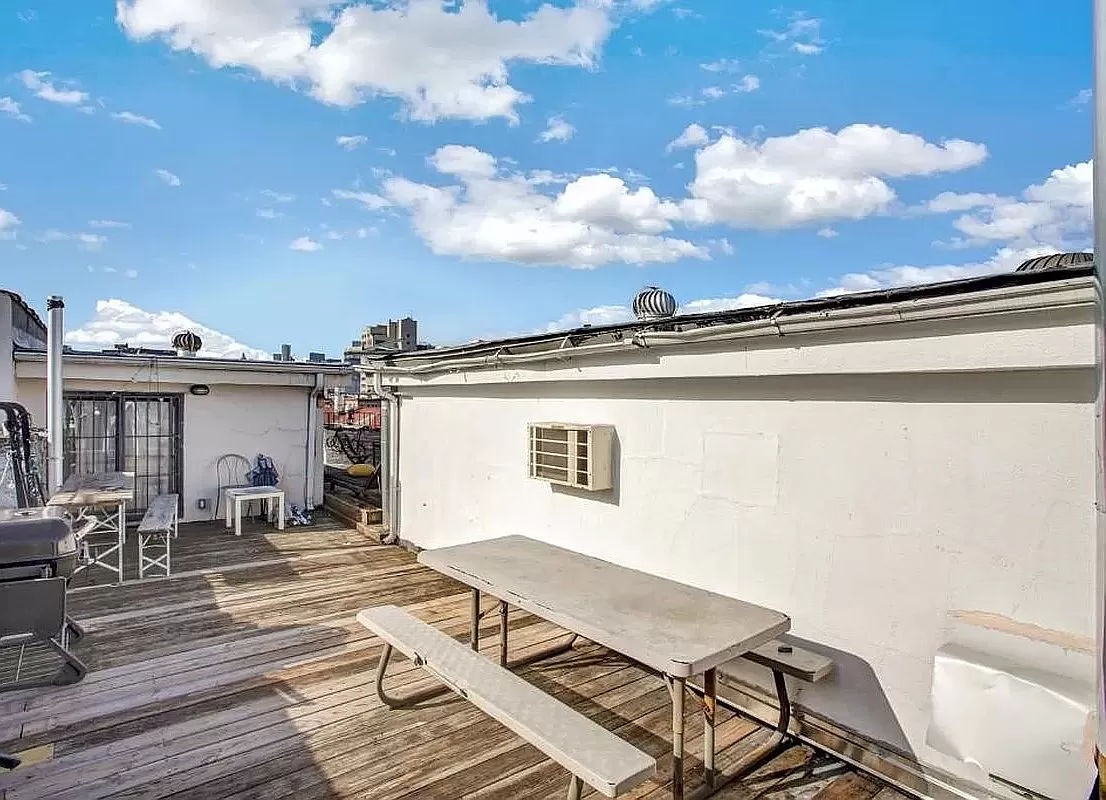 117 1st Avenue 3, East Village, Downtown, NYC - 4 Bedrooms  
1 Bathrooms  
6 Rooms - 
