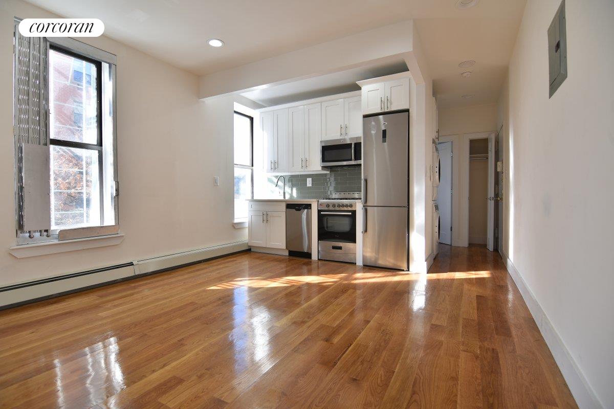 312 West 121st Street 3B, South Harlem, Upper Manhattan, NYC - 2 Bedrooms  
1 Bathrooms  
4 Rooms - 