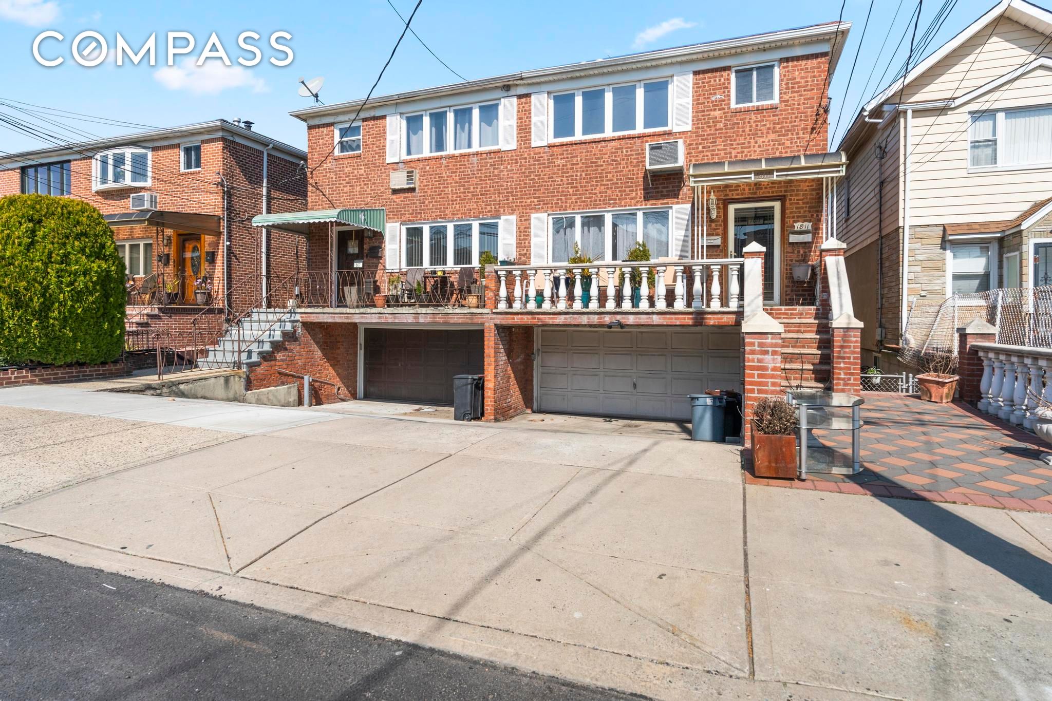 1811 East 92nd Street 2, Canarsie, Brooklyn, New York - 3 Bedrooms  
1 Bathrooms  
5 Rooms - 