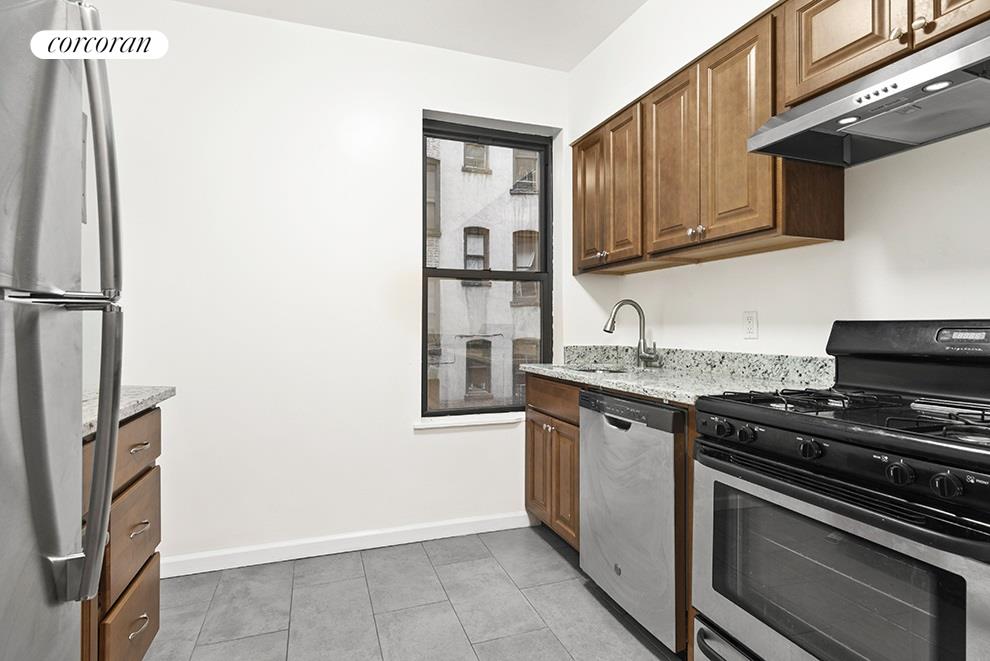 505 West 122nd Street 23, Morningside Heights, Upper Manhattan, NYC - 2 Bedrooms  
1 Bathrooms  
4 Rooms - 