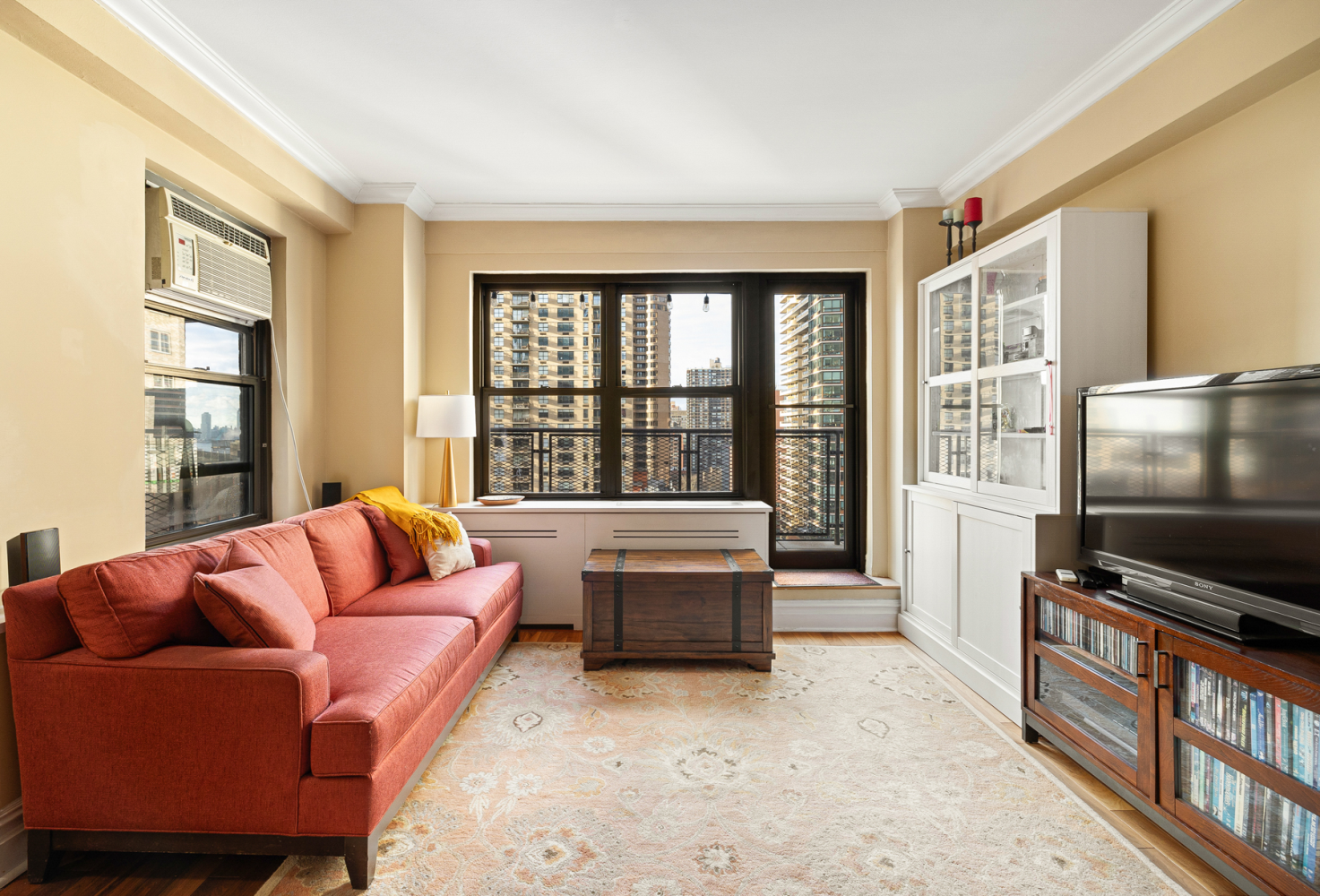 2 Tudor City Place 11Js, Murray Hill, Midtown East, NYC - 3 Bedrooms  
2.5 Bathrooms  
6 Rooms - 