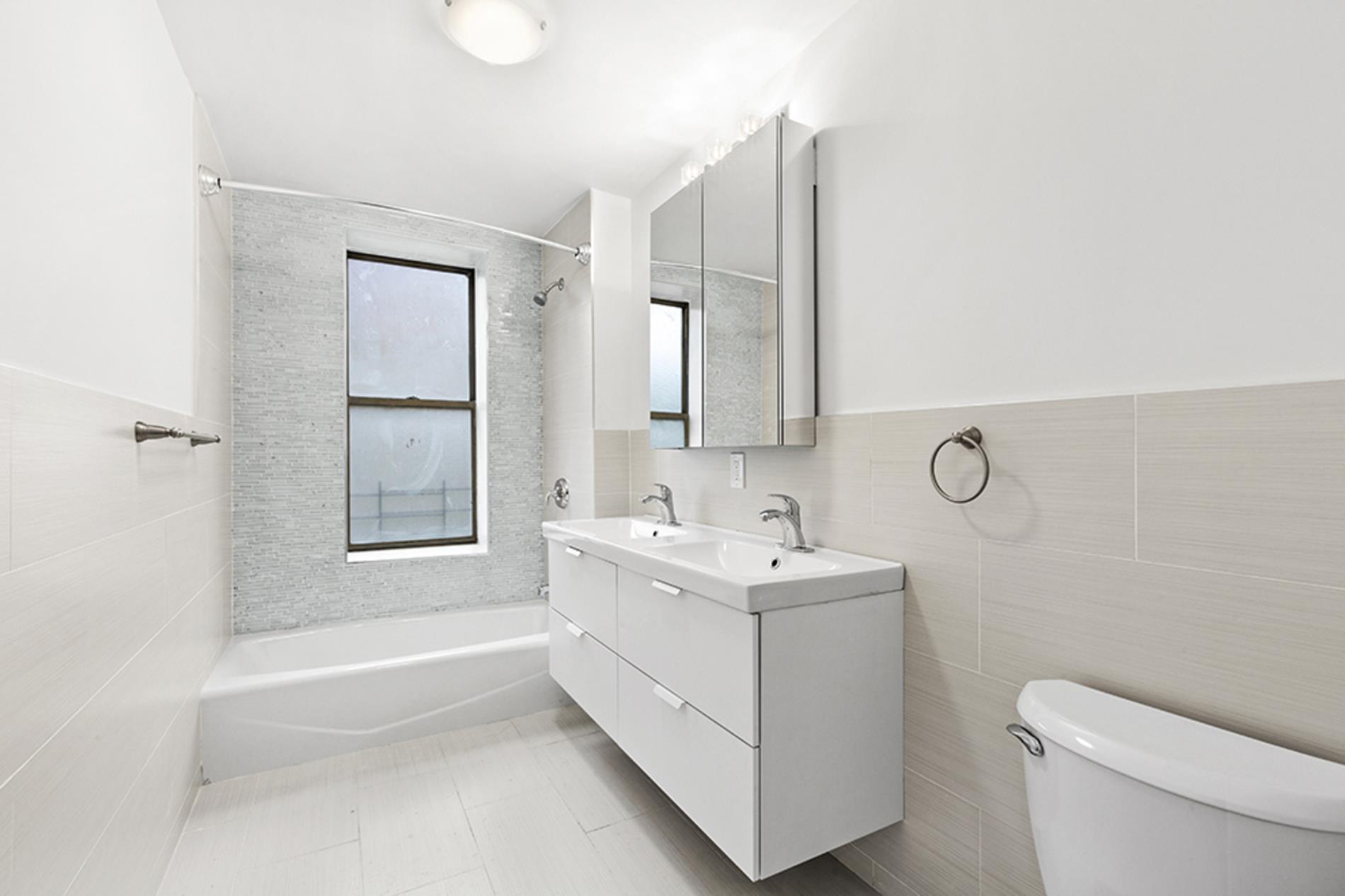 811 Walton Avenue, New York, NY 10451, 2 Bedrooms Bedrooms, 4 Rooms Rooms,1 BathroomBathrooms,Residential,For Sale,Walton,OLRS-00011917498