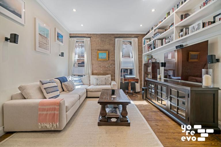 211 West 10th Street 1C, West Village, Downtown, NYC - 1 Bedrooms  
1 Bathrooms  
4 Rooms - 