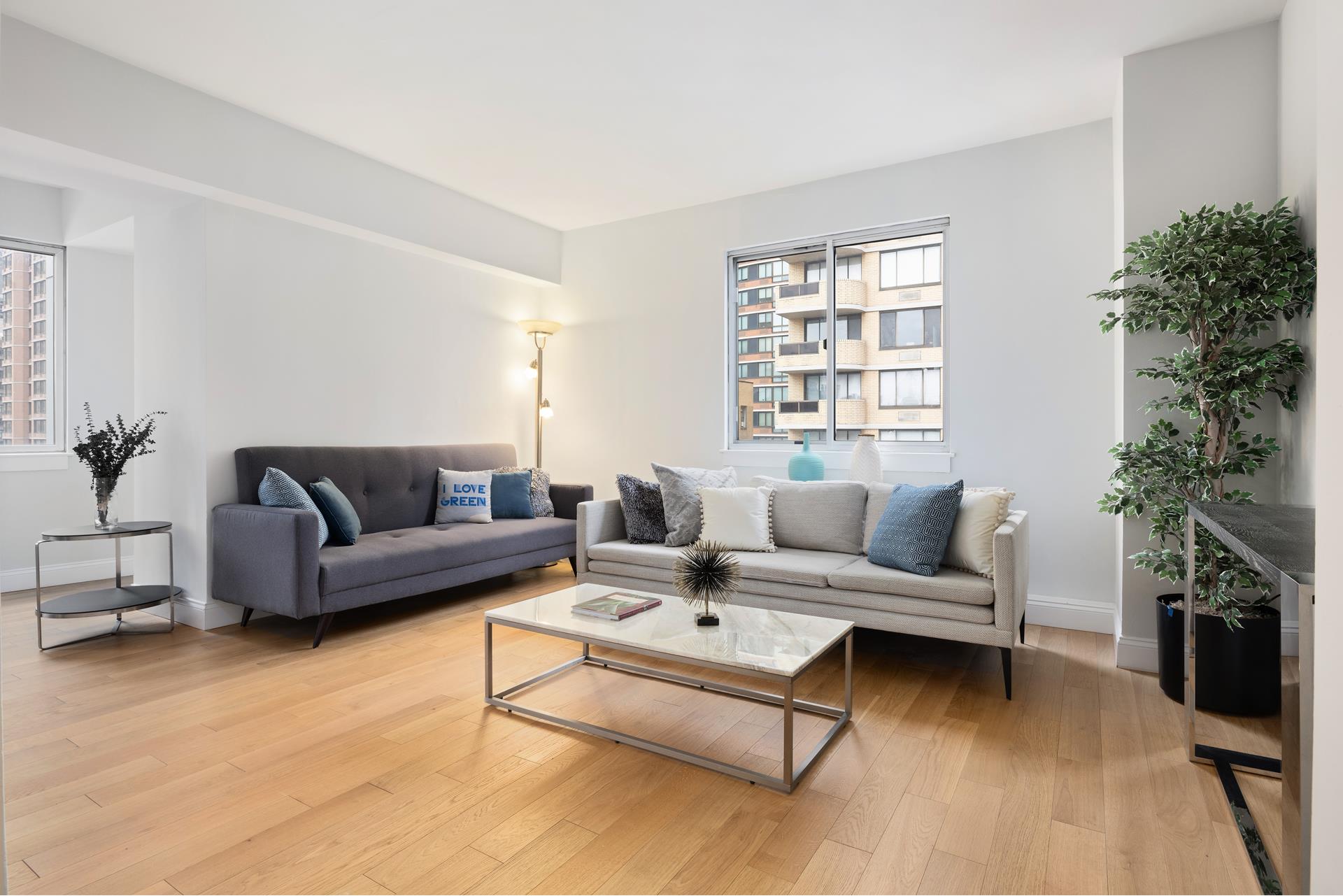 308 East 38th Street 19D, Murray Hill, Midtown East, NYC - 2 Bedrooms  
2 Bathrooms  
5 Rooms - 