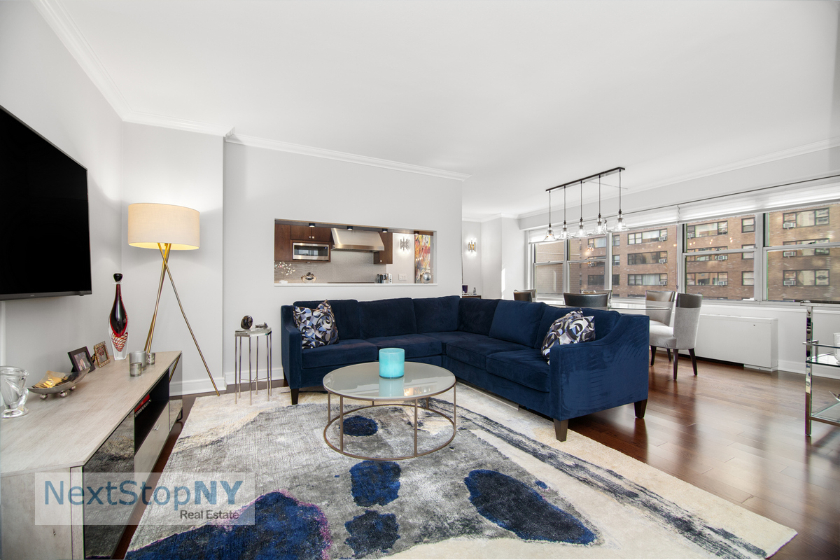 400 East 56th Street 5O, Sutton, Midtown East, NYC - 1 Bedrooms  
1.5 Bathrooms  
4 Rooms - 