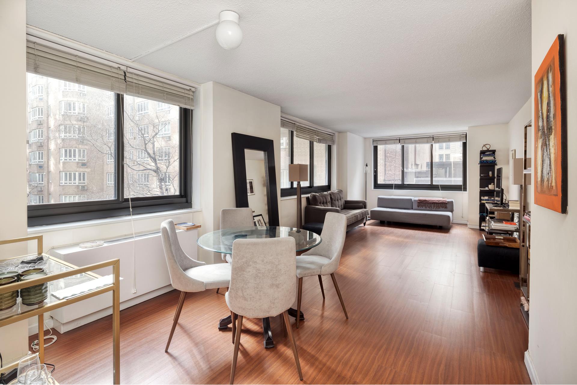 347 West 57th Street 3D, Hells Kitchen, Midtown West, NYC - 1 Bedrooms  
1.5 Bathrooms  
4 Rooms - 