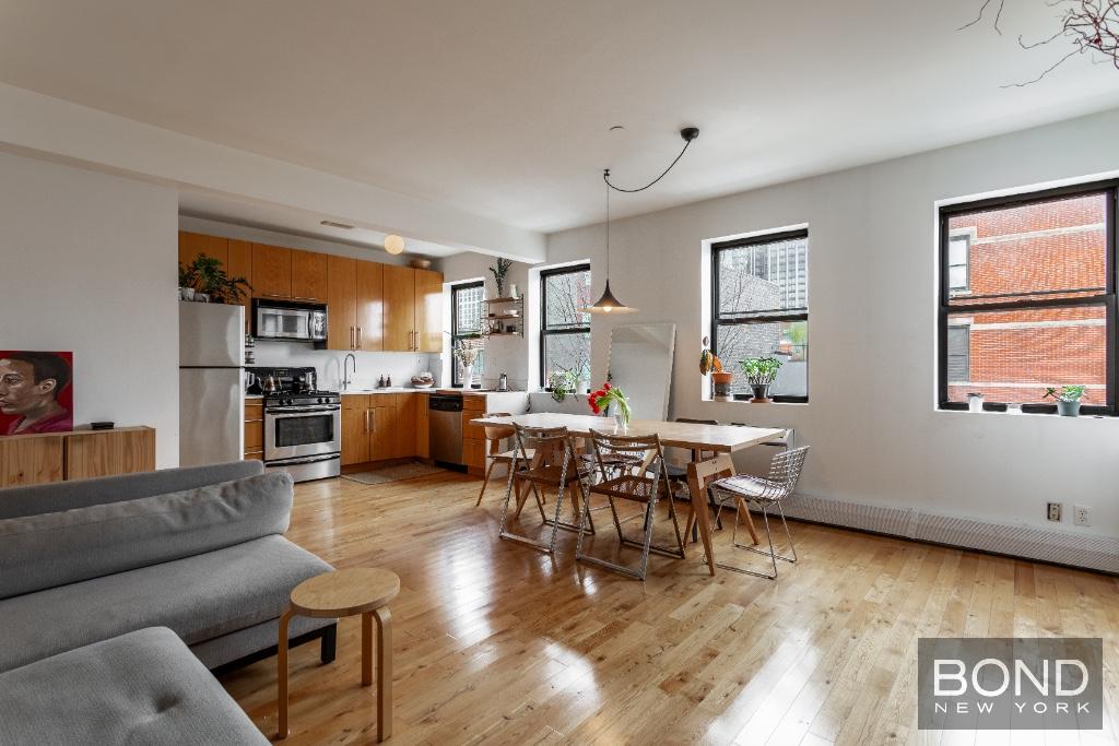 84 Green Street 3, Greenpoint, Brooklyn, New York - 2 Bedrooms  
1.5 Bathrooms  
4 Rooms - 