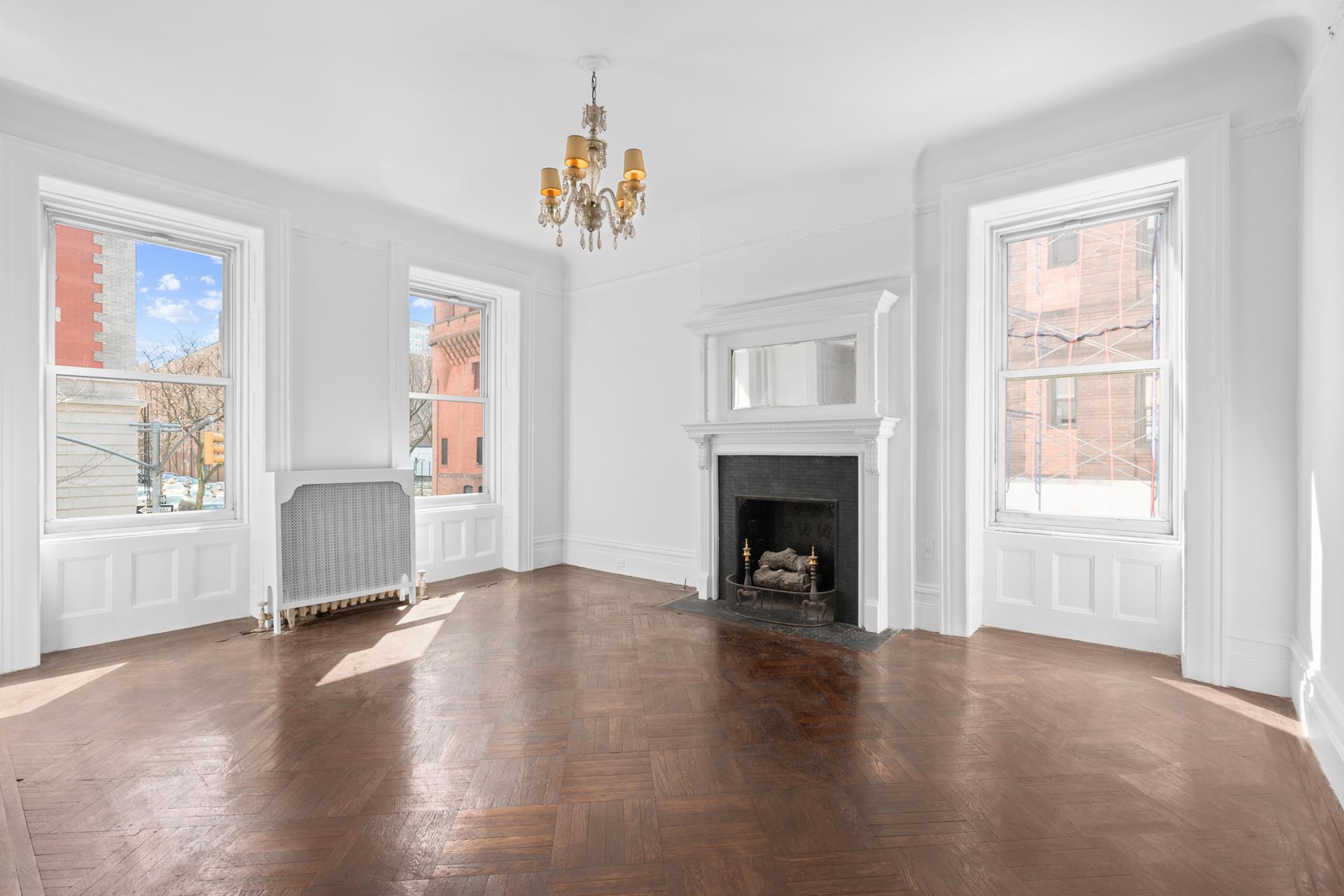 27 East 95th Street 2E, Carnegie Hill, Upper East Side, NYC - 3 Bedrooms  
2 Bathrooms  
8 Rooms - 