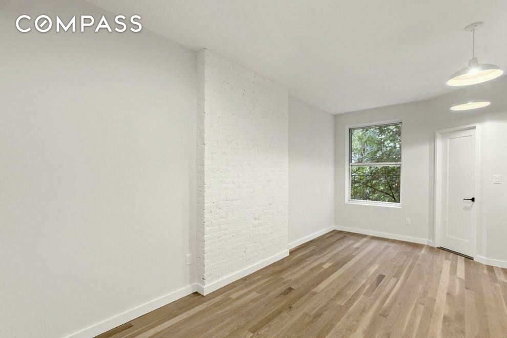 1557 Lexington Avenue 2N, East Harlem, Upper Manhattan, NYC - 3 Bedrooms  
2 Bathrooms  
4 Rooms - 