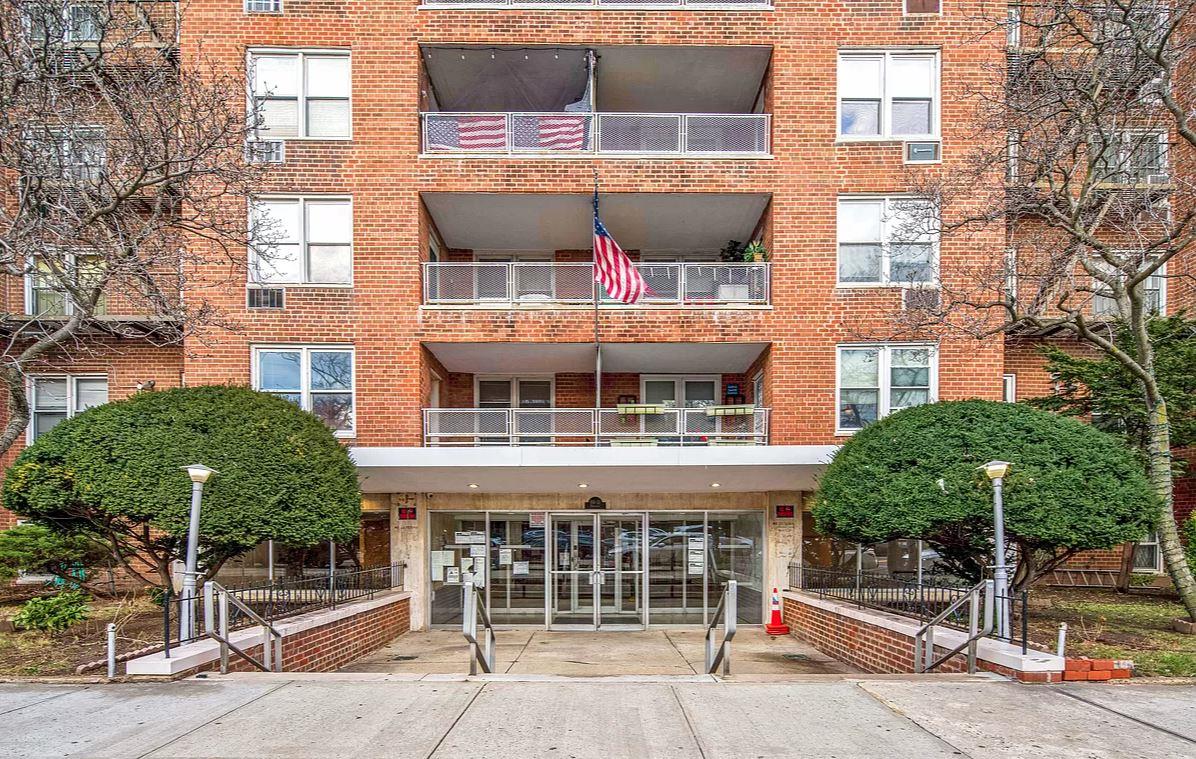 60-11 BROADWAY, New York, NY 11377, 1 Bedroom Bedrooms, 3 Rooms Rooms,1 BathroomBathrooms,Residential,For Sale,BROADWAY,RPLU-5122931214