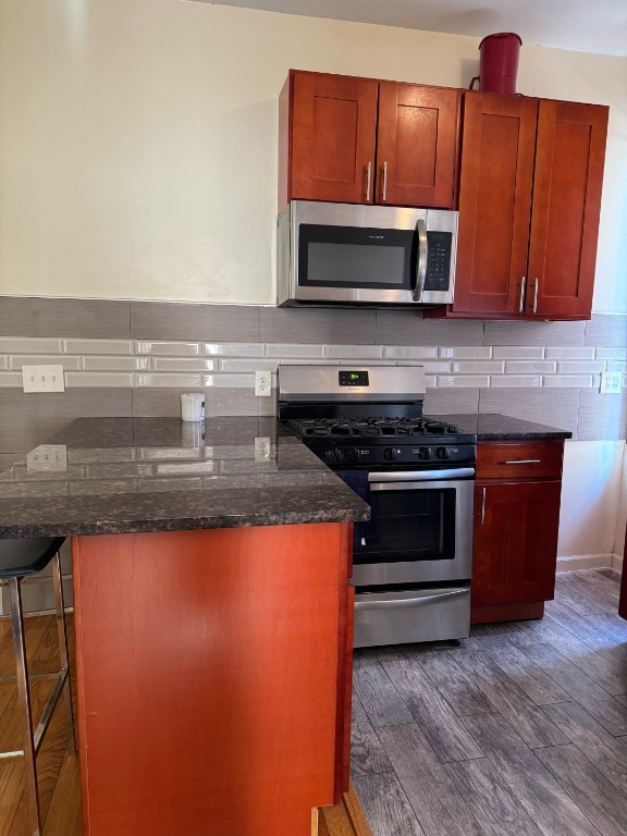 766 Miller Avenue 2, East New York, Brooklyn, New York - 3 Bedrooms  
1 Bathrooms  
5 Rooms - 