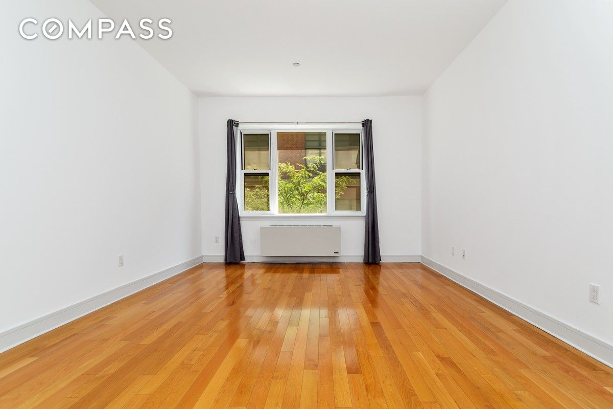 41-26 27th Street, Long Island City, Queens, New York - 1 Bedrooms  
1 Bathrooms  
3 Rooms - 