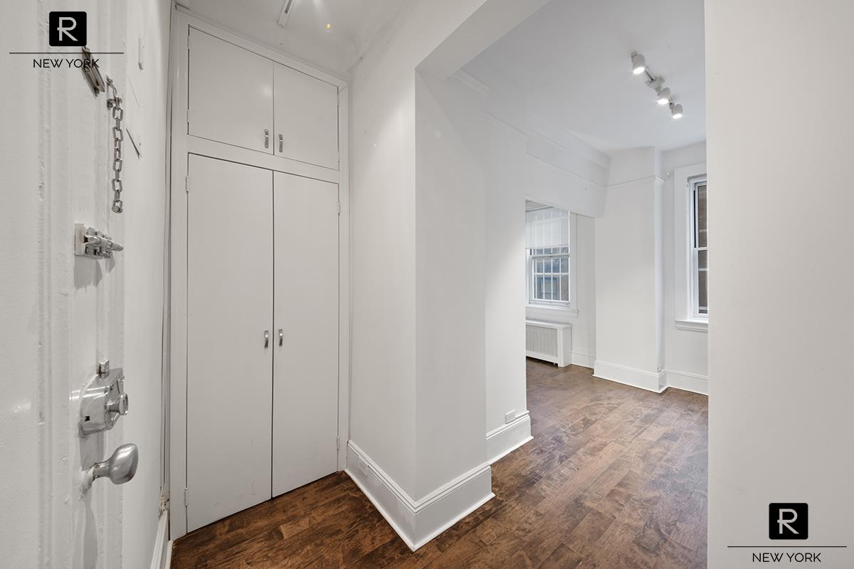 9 East 96th Street 1C-A, Upper East Side, Upper East Side, NYC - 1 Bedrooms  
1 Bathrooms  
3 Rooms - 