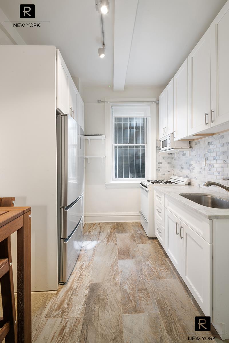 9 E 96th Street, New York, NY 10128, 1 Bedroom Bedrooms, 3 Rooms Rooms,1 BathroomBathrooms,Residential,For Sale,96th,OLRS-00011561600