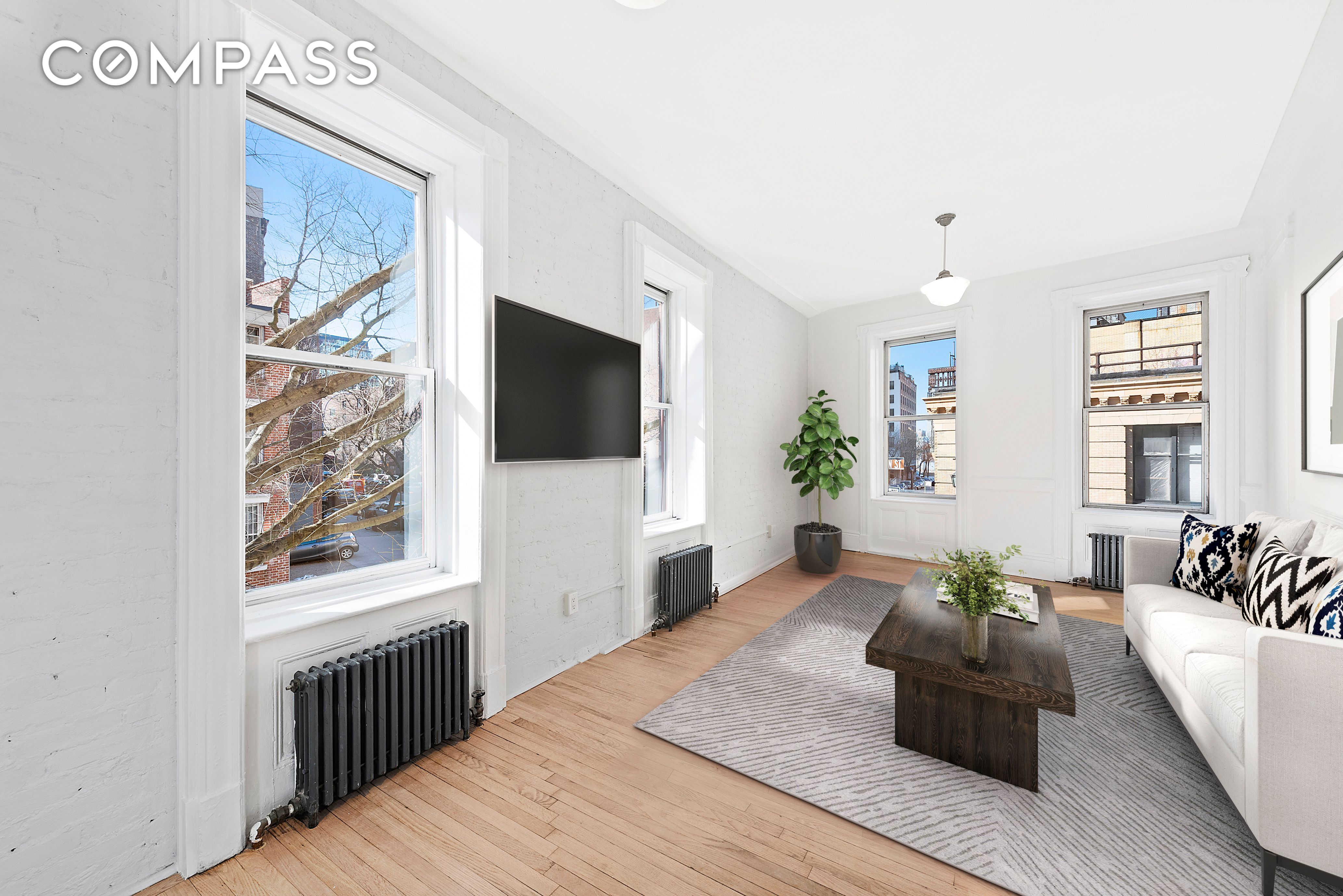 131 Bank Street 2, West Village, Downtown, NYC - 2 Bedrooms  
1 Bathrooms  
6 Rooms - 