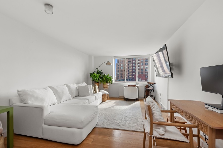 225 Rector Place 11J, Battery Park City, Downtown, NYC - 1 Bedrooms  
1 Bathrooms  
3 Rooms - 