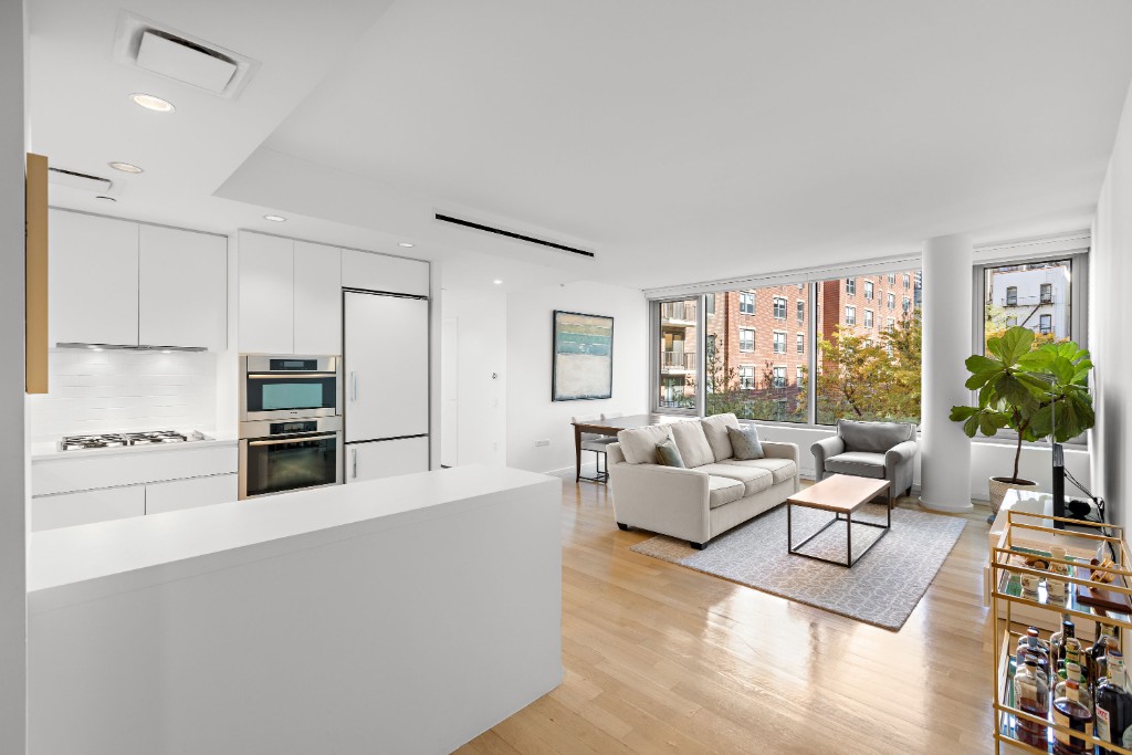 425 West 53rd Street 402, Midtown West, Midtown West, NYC - 2 Bedrooms  
2 Bathrooms  
6 Rooms - 