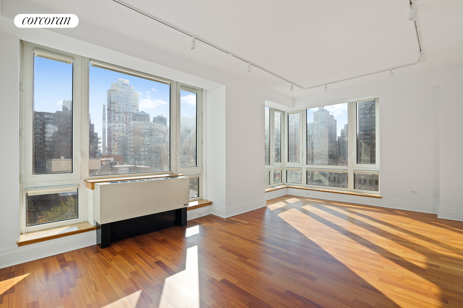 300 East 77th Street 9A, Lenox Hill, Upper East Side, NYC - 2 Bedrooms  
2.5 Bathrooms  
5 Rooms - 