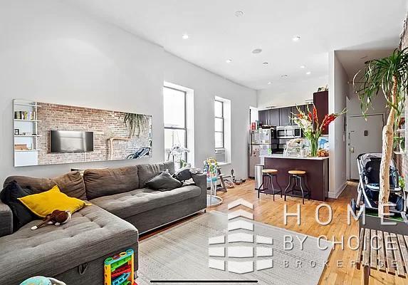 Lenox Avenue 2B, Harlem, Upper Manhattan, NYC - 2 Bedrooms  
1 Bathrooms  
4 Rooms - 